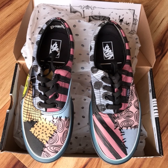 SOLD ‼️ DISNEY NIGHTMARE BEFORE CHRISTMAS VANS - Picture 2 of 15